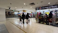 Lucky Plaza (D9), Retail #561793821